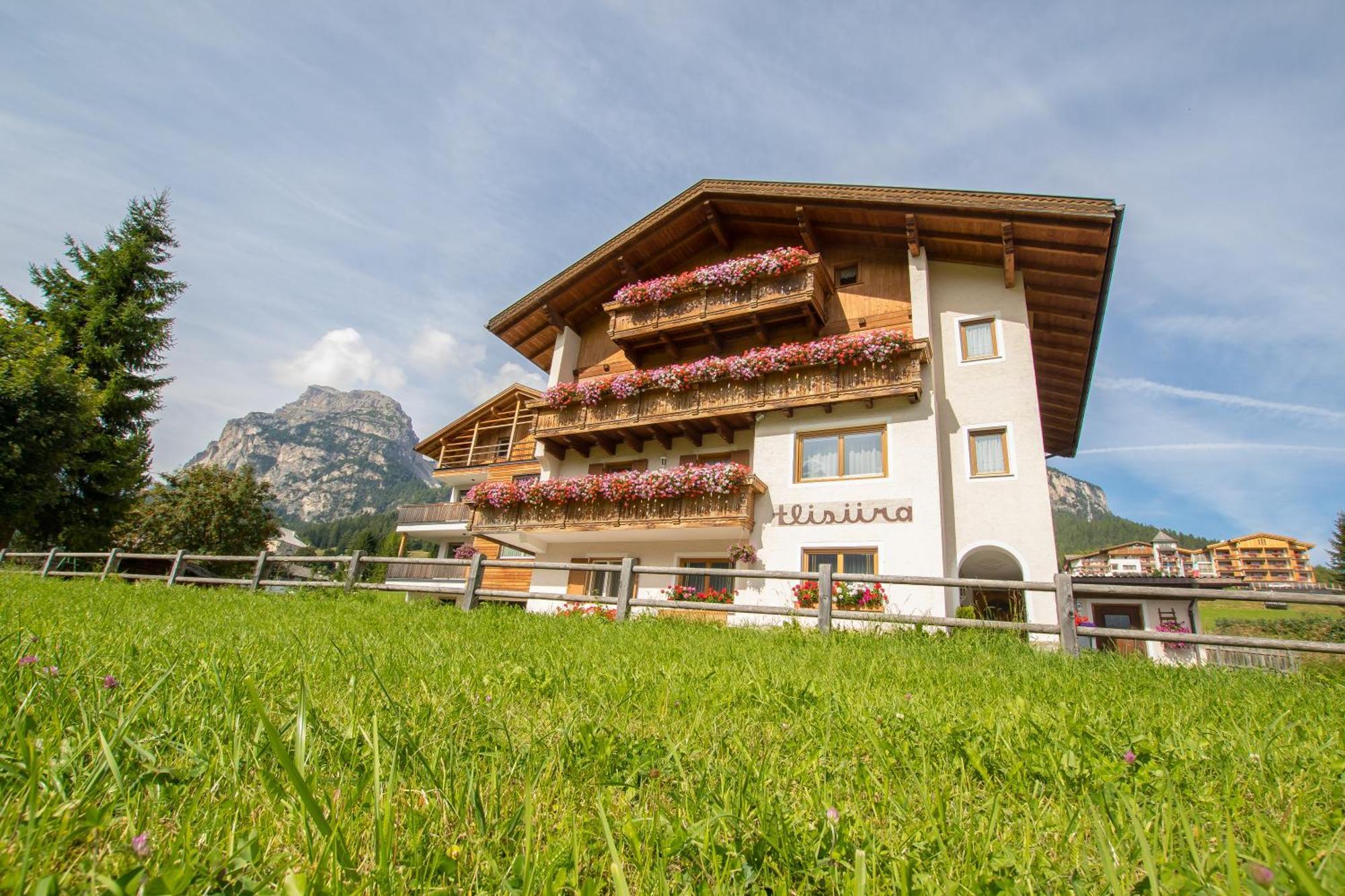 Hotel Dolomitdreams La Villa  Exterior foto